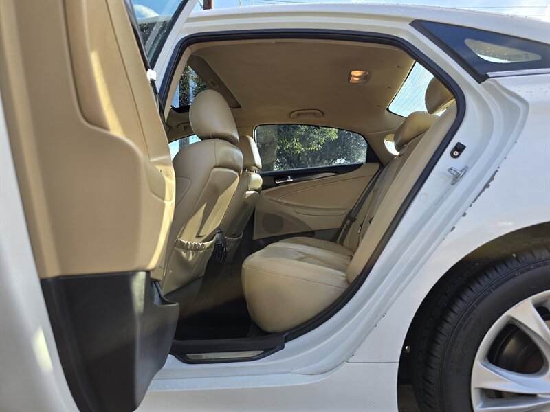 2011 Hyundai Sonata Limited   - Photo 15 - Garland, TX 75042