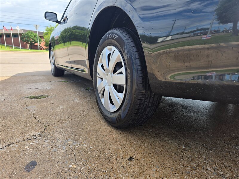 2011 Toyota Corolla LE - Photo 5 - Garland, TX 75042