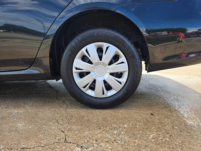 2011 Toyota Corolla LE - Photo 4 - Garland, TX 75042