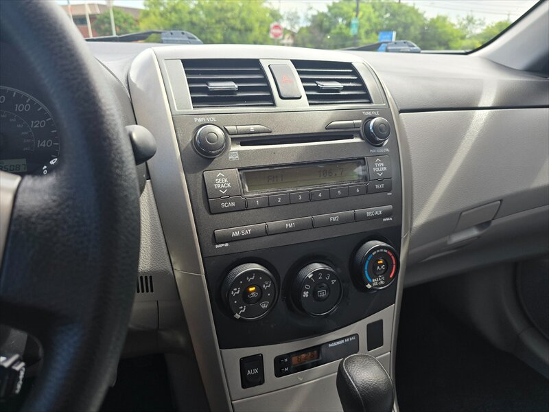 2011 Toyota Corolla LE - Photo 18 - Garland, TX 75042
