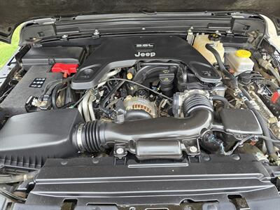 2018 Jeep Wrangler Unlimited Rubicon   - Photo 14 - Garland, TX 75042
