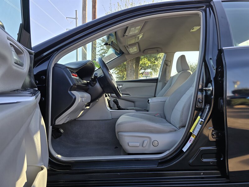 2017 Toyota Camry LE - Photo 14 - Garland, TX 75042