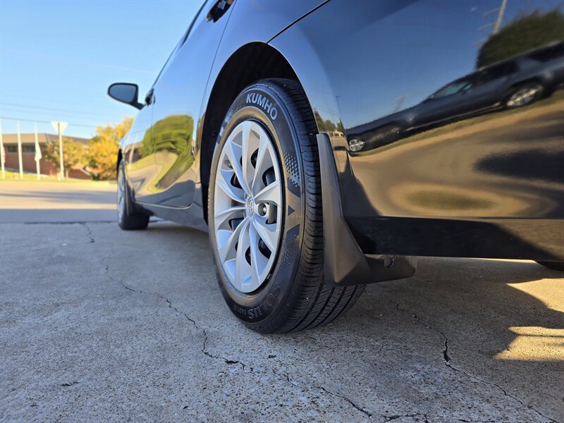 2017 Toyota Camry LE - Photo 4 - Garland, TX 75042