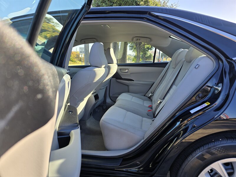 2017 Toyota Camry LE - Photo 15 - Garland, TX 75042