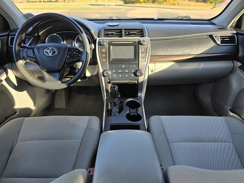 2017 Toyota Camry LE - Photo 16 - Garland, TX 75042