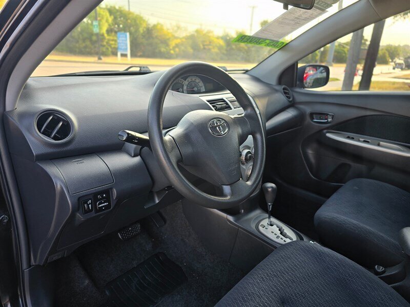 2007 Toyota Yaris - Photo 12 - Garland, TX 75042