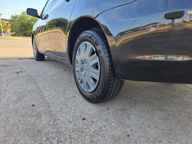 2007 Toyota Yaris - Photo 5 - Garland, TX 75042