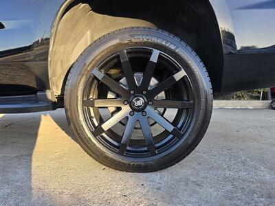 2018 Chevrolet Tahoe LT   - Photo 4 - Garland, TX 75042