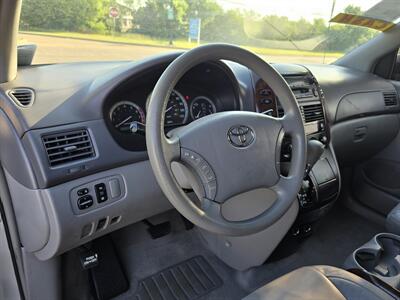 2004 Toyota Sienna LE 7 Passenger   - Photo 14 - Garland, TX 75042