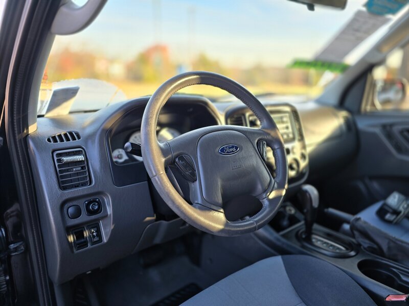 2005 Ford Escape XLS - Photo 13 - Garland, TX 75042