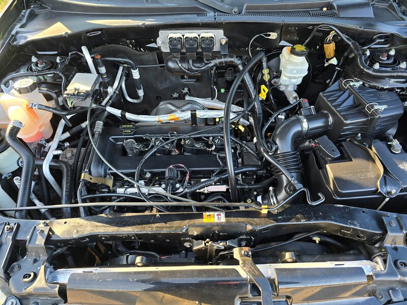 2005 Ford Escape XLS - Photo 12 - Garland, TX 75042