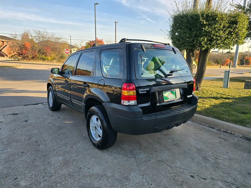 2005 Ford Escape XLS - Photo 6 - Garland, TX 75042