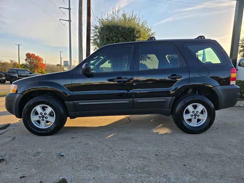 2005 Ford Escape XLS - Photo 3 - Garland, TX 75042
