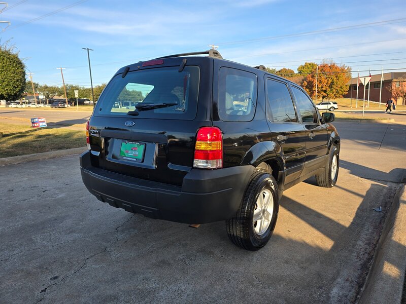 2005 Ford Escape XLS - Photo 8 - Garland, TX 75042