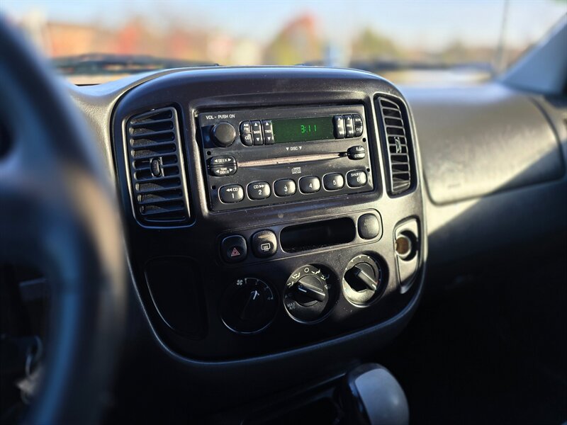 2005 Ford Escape XLS - Photo 17 - Garland, TX 75042