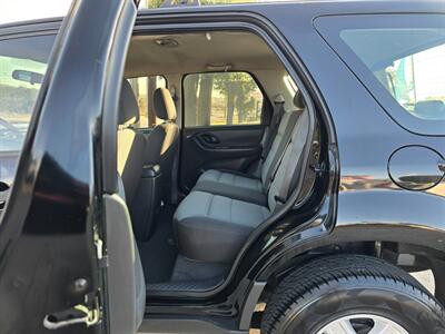 2005 Ford Escape XLS - Photo 15 - Garland, TX 75042