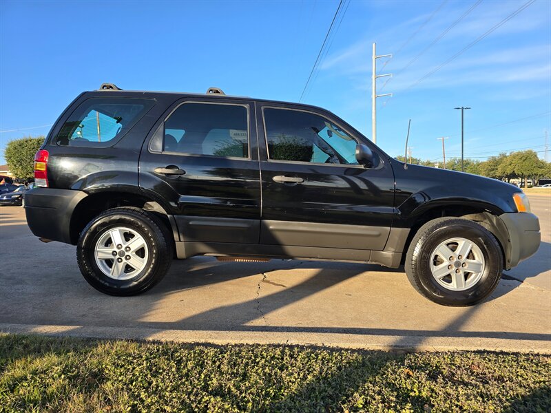 2005 Ford Escape XLS - Photo 9 - Garland, TX 75042