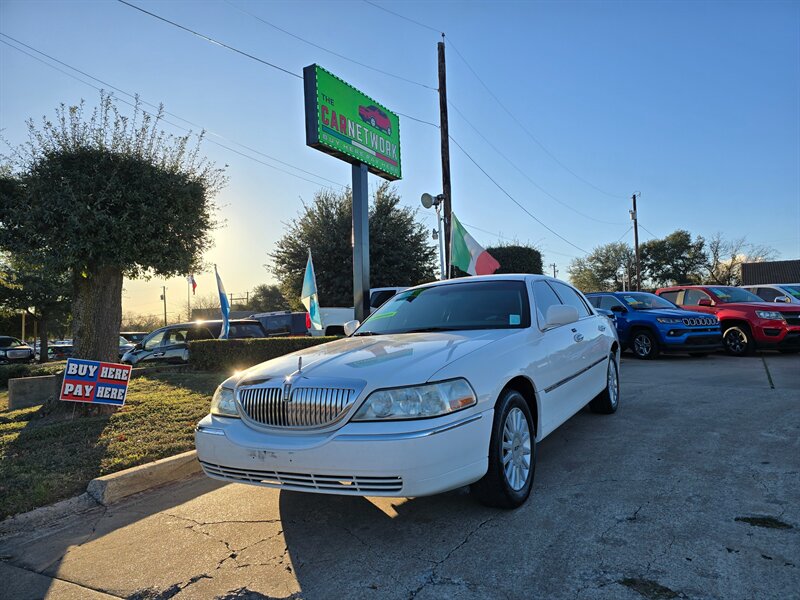 2005 Lincoln Town Car Signature   - Photo 1 - Garland, TX 75042