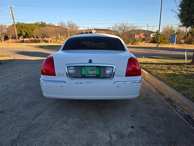 2005 Lincoln Town Car Signature   - Photo 8 - Garland, TX 75042