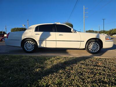 2005 Lincoln Town Car Signature   - Photo 11 - Garland, TX 75042