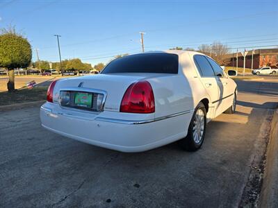 2005 Lincoln Town Car Signature   - Photo 10 - Garland, TX 75042