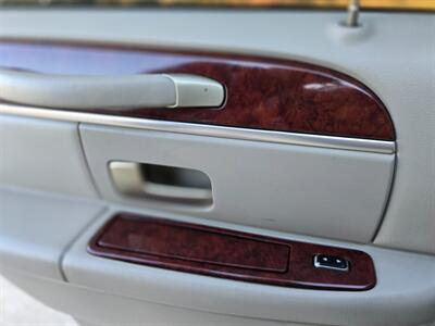 2005 Lincoln Town Car Signature   - Photo 17 - Garland, TX 75042