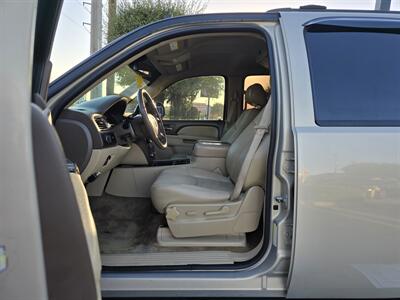 2011 GMC Yukon XL SLT 1500   - Photo 15 - Garland, TX 75042