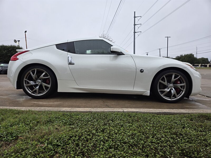 2015 Nissan 370Z Sport Tech - Photo 10 - Garland, TX 75042
