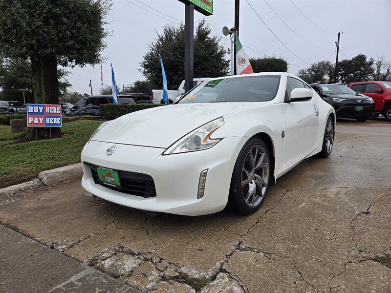 2015 Nissan 370Z Sport Tech - Photo 2 - Garland, TX 75042