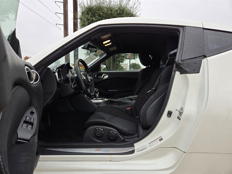 2015 Nissan 370Z Sport Tech - Photo 16 - Garland, TX 75042