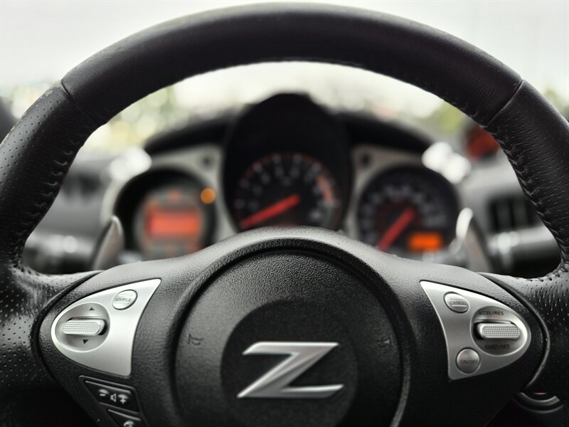 2015 Nissan 370Z Sport Tech - Photo 18 - Garland, TX 75042