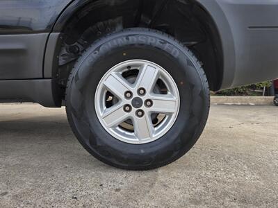 2005 Ford Escape XLS   - Photo 4 - Garland, TX 75042