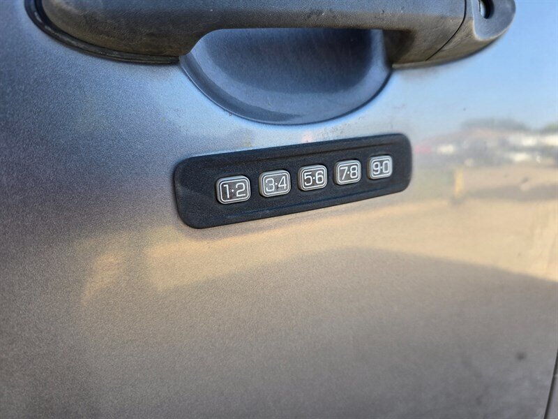 2010 Ford Escape XLT - Photo 3 - Garland, TX 75042