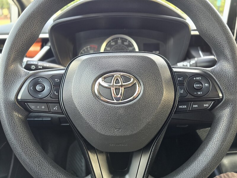 2020 Toyota Corolla LE   - Photo 17 - Garland, TX 75042