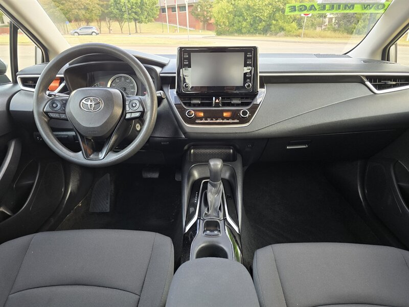 2020 Toyota Corolla LE   - Photo 15 - Garland, TX 75042