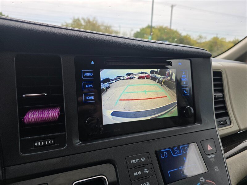2016 Toyota Sienna XLE 8-Passenger - Photo 25 - Garland, TX 75042