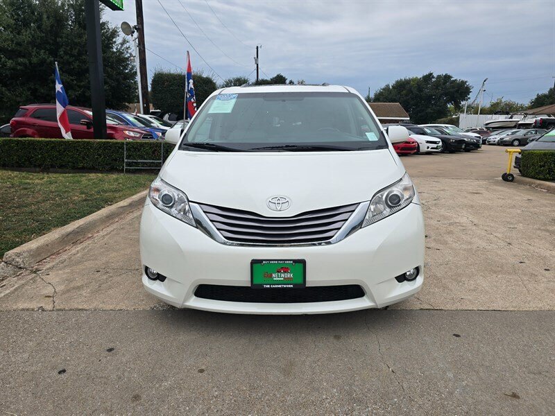 2016 Toyota Sienna XLE 8-Passenger - Photo 12 - Garland, TX 75042