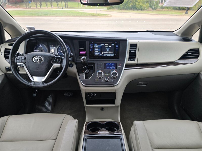 2016 Toyota Sienna XLE 8-Passenger - Photo 20 - Garland, TX 75042
