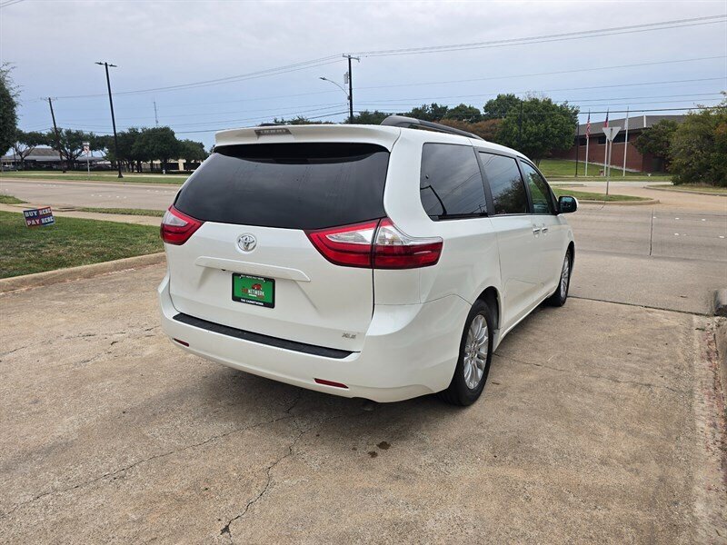 2016 Toyota Sienna XLE 8-Passenger - Photo 9 - Garland, TX 75042