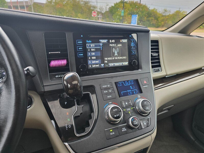 2016 Toyota Sienna XLE 8-Passenger - Photo 23 - Garland, TX 75042