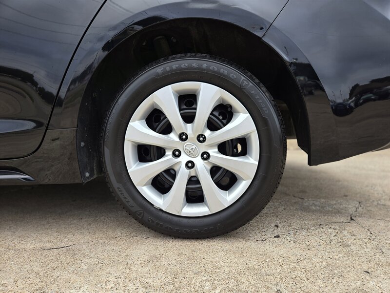 2024 Toyota Corolla LE - Photo 4 - Garland, TX 75042