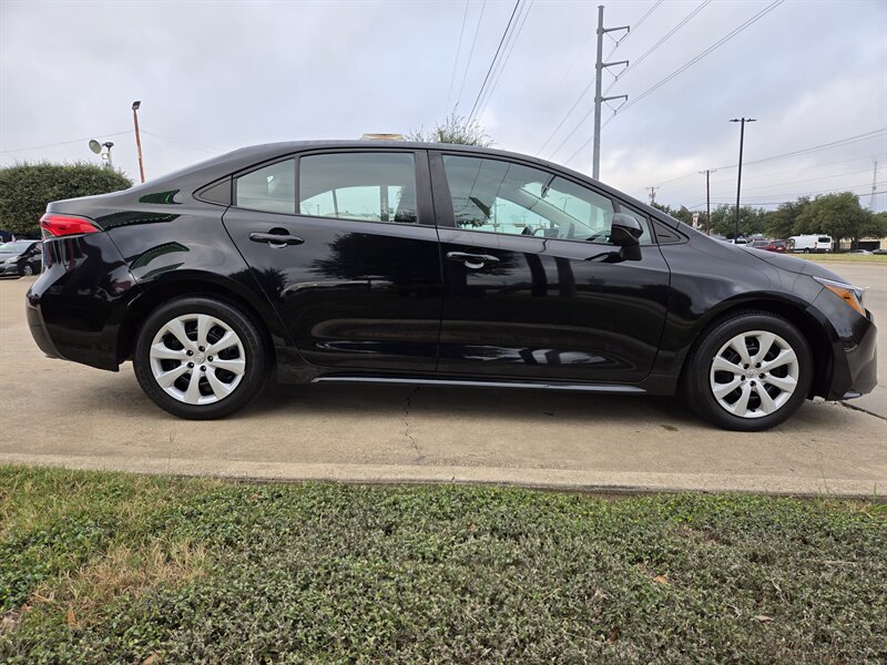 2024 Toyota Corolla LE - Photo 9 - Garland, TX 75042