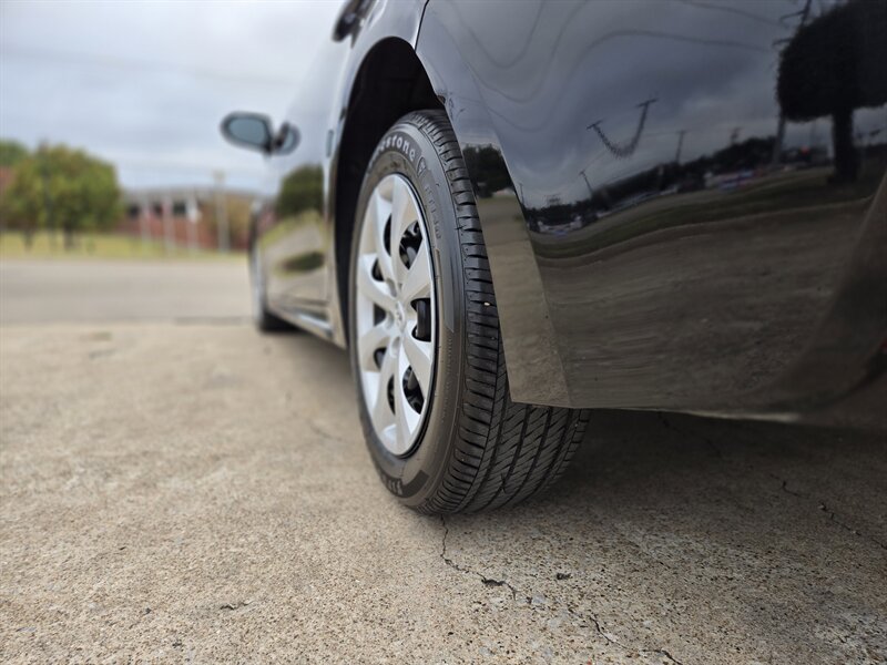 2024 Toyota Corolla LE - Photo 5 - Garland, TX 75042