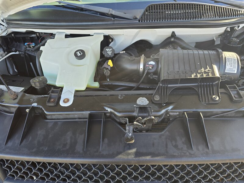 2005 Chevrolet Express 1500 - Photo 15 - Garland, TX 75042