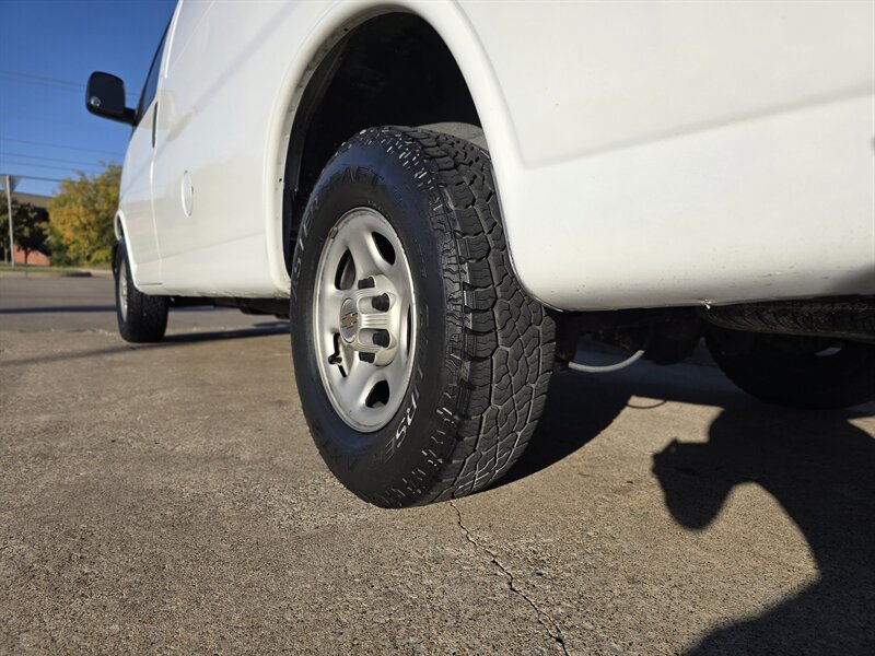 2005 Chevrolet Express 1500 - Photo 5 - Garland, TX 75042