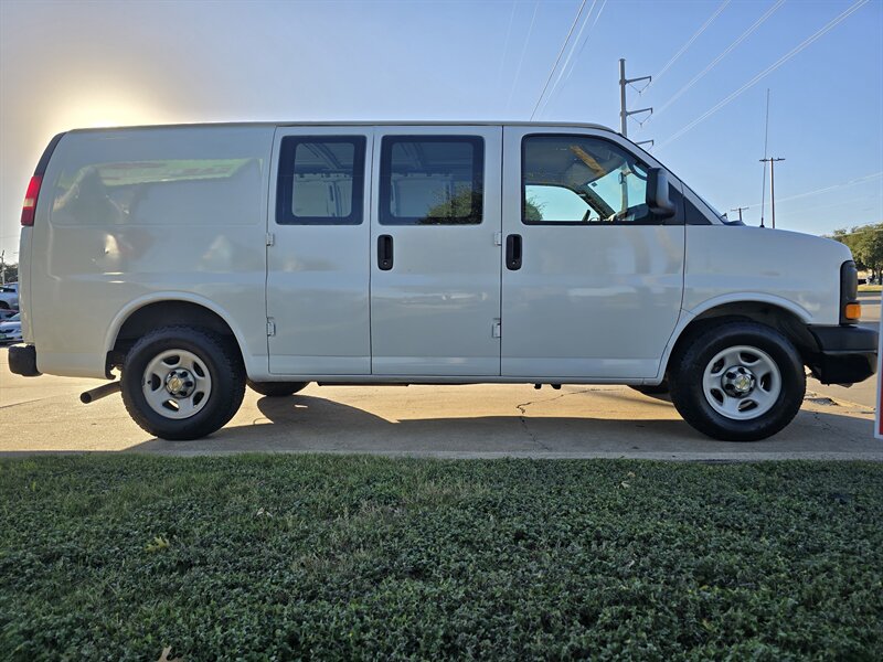 2005 Chevrolet Express 1500 - Photo 10 - Garland, TX 75042