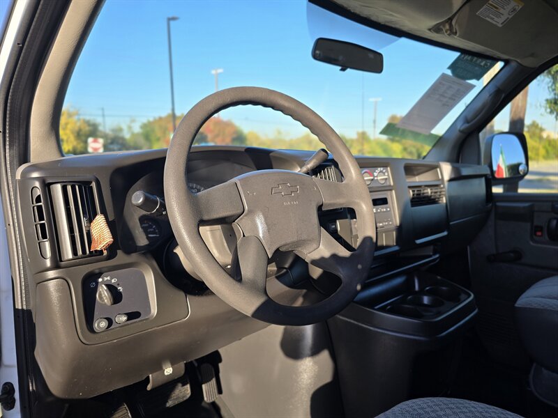 2005 Chevrolet Express 1500 - Photo 16 - Garland, TX 75042