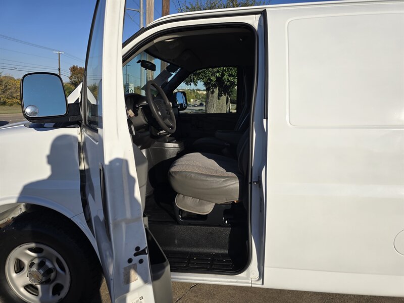 2005 Chevrolet Express 1500 - Photo 17 - Garland, TX 75042