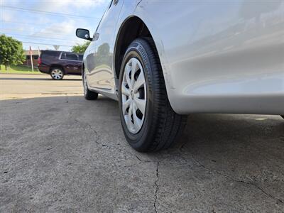 2010 Toyota Corolla LE   - Photo 5 - Garland, TX 75042