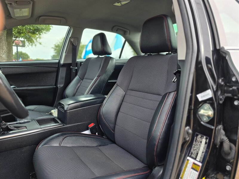 2017 Toyota Camry SE - Photo 16 - Garland, TX 75042
